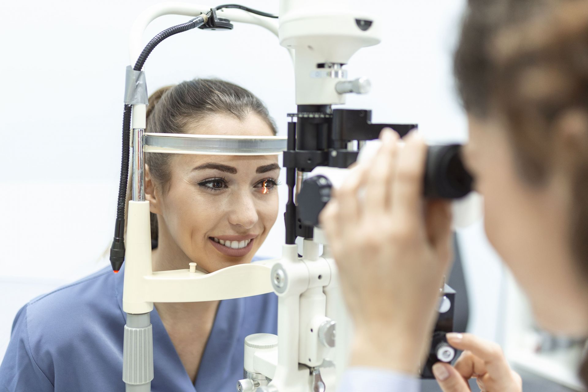 視力矯正的革命：探索近視雷射手術的好處與風險